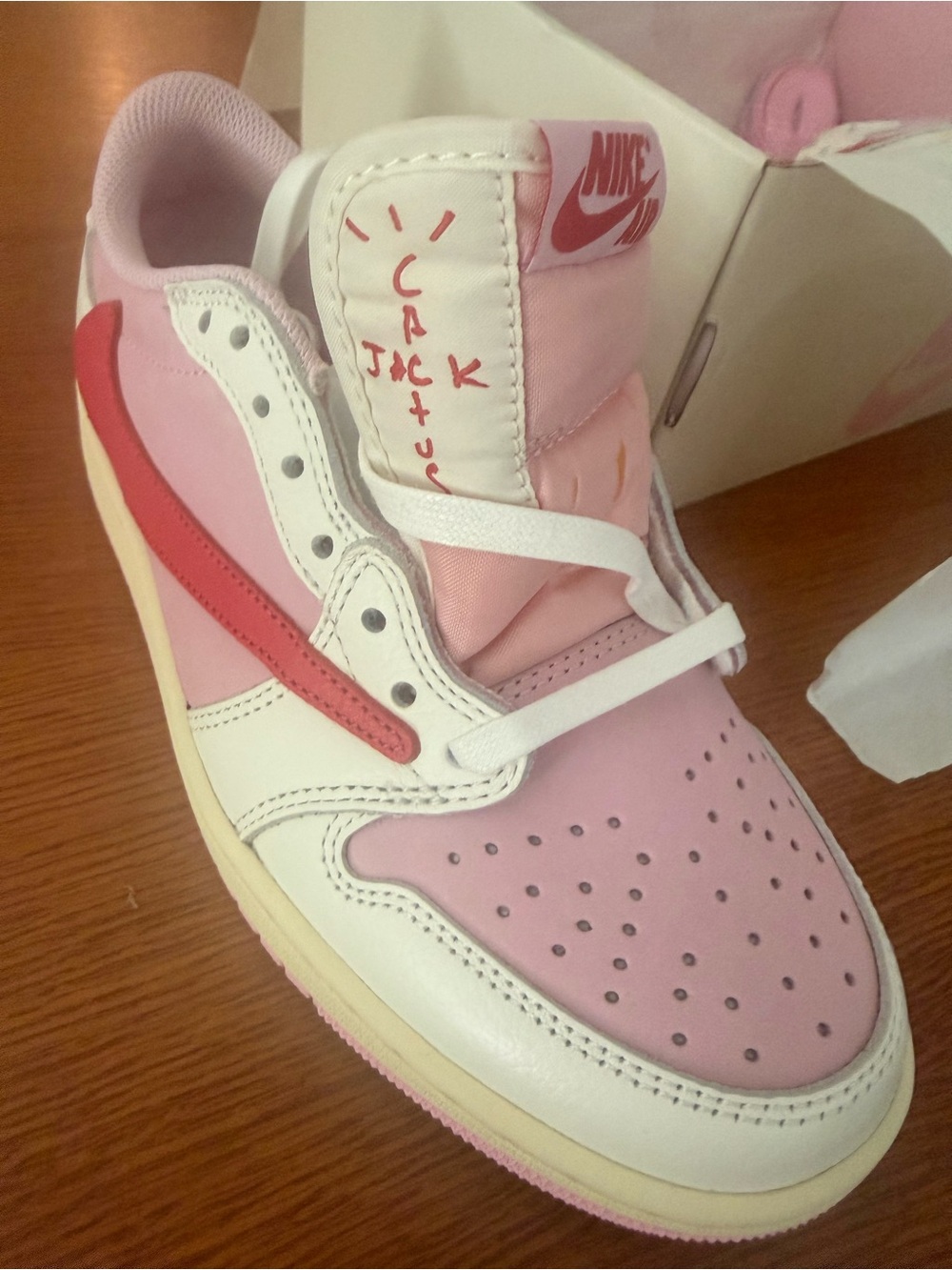 Travis Scott Air Jordan - Picture 4 of 5